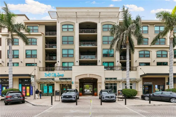9115  Strada  PL, Naples, FL 34108