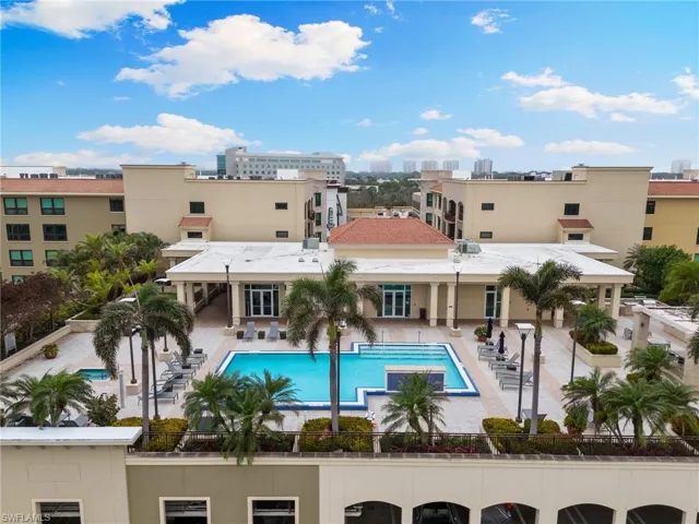 9115  Strada  PL, Naples, FL 34108
