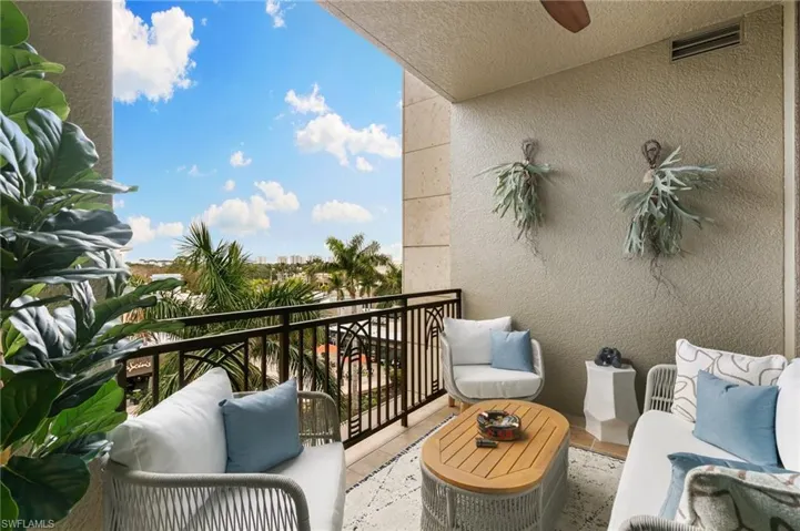 9115  Strada  PL, Naples, FL 34108