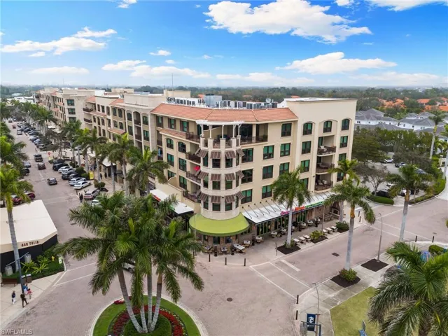 9115  Strada  PL, Naples, FL 34108