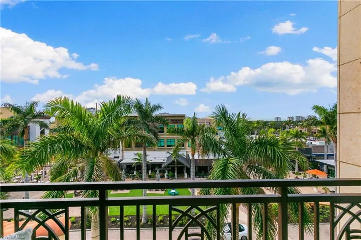9115  Strada  PL, Naples, FL 34108