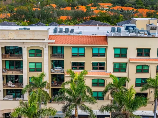 9115  Strada  PL, Naples, FL 34108