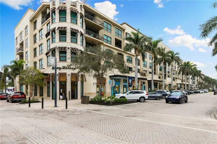 9115  Strada  PL, Naples, FL 34108