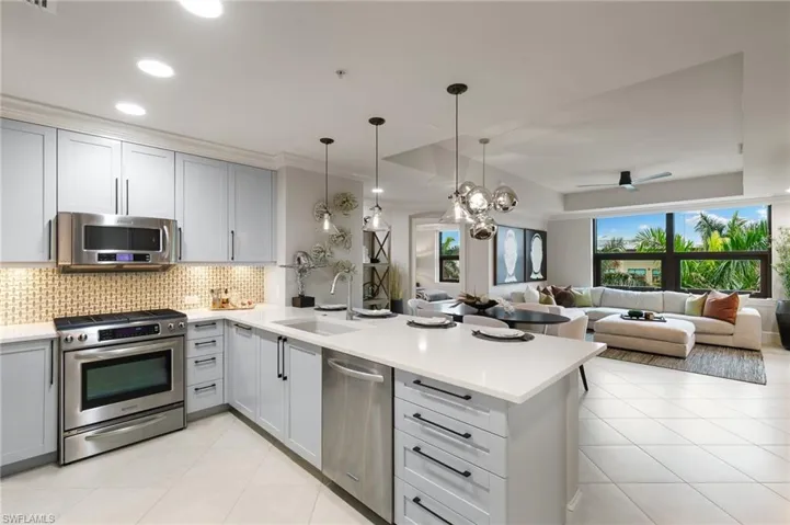9115  Strada  PL, Naples, FL 34108