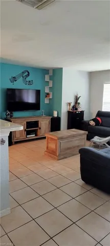 Large, open livingroom.
