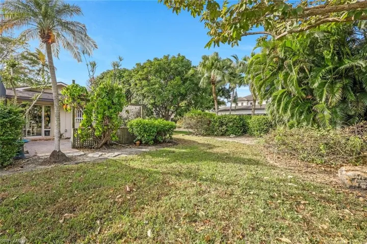 Side yard has beautiful trees