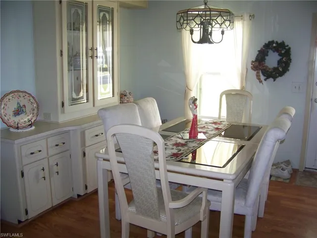 Very tastefully decorated dining area