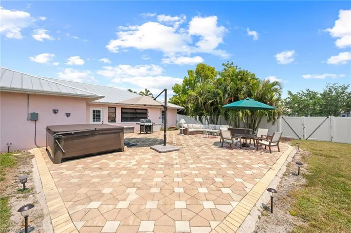 1518 NE 2nd  ST, Cape Coral, FL 33909