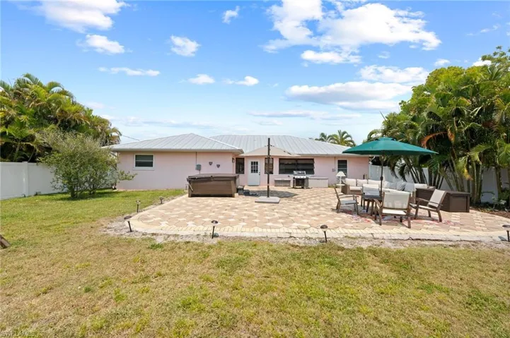 1518 NE 2nd  ST, Cape Coral, FL 33909