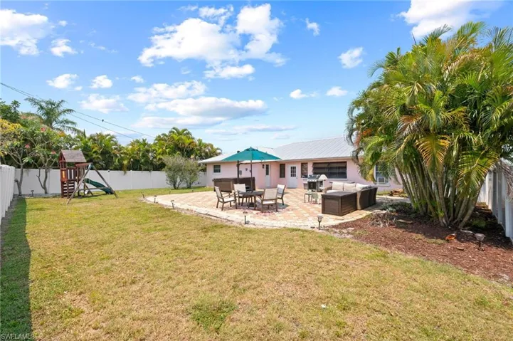 1518 NE 2nd  ST, Cape Coral, FL 33909