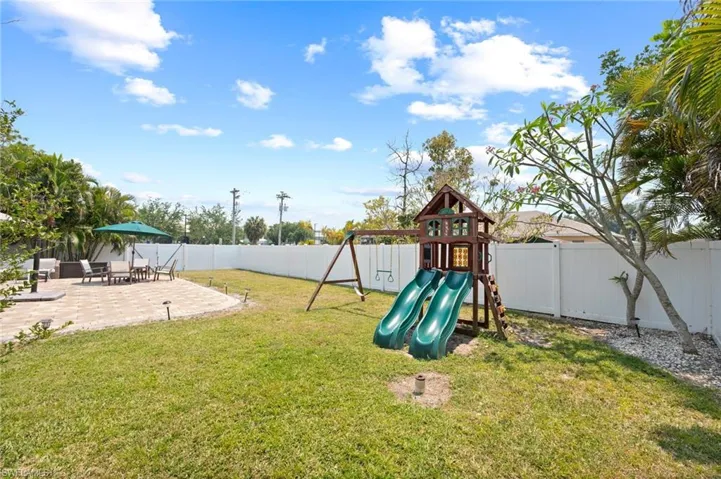 1518 NE 2nd  ST, Cape Coral, FL 33909