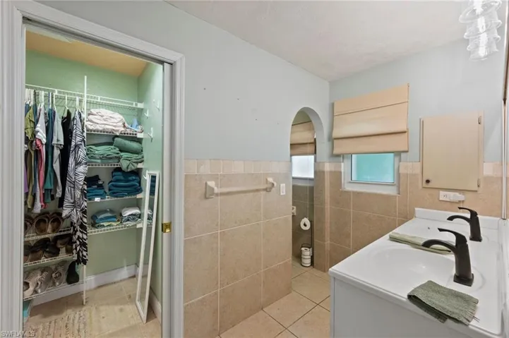 1518 NE 2nd  ST, Cape Coral, FL 33909