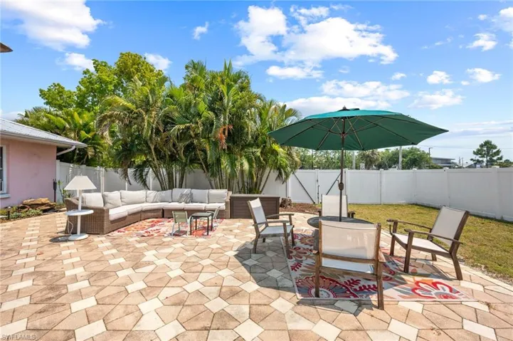 1518 NE 2nd  ST, Cape Coral, FL 33909