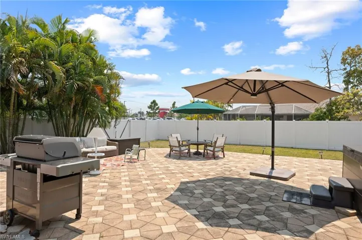 1518 NE 2nd  ST, Cape Coral, FL 33909