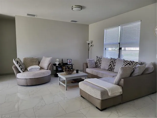 1424 Nw 10th Ave, Cape Coral Fl 33993