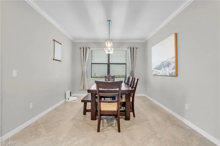 Dining space with ornamental molding