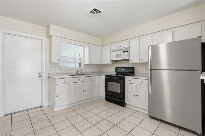 1195 Alhambra Cir, Naples, Florida 34103
