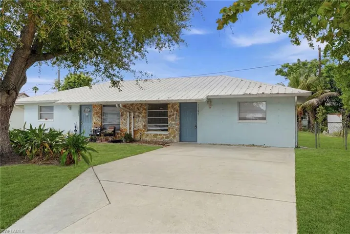 1195 Alhambra Cir, Naples, Florida 34103
