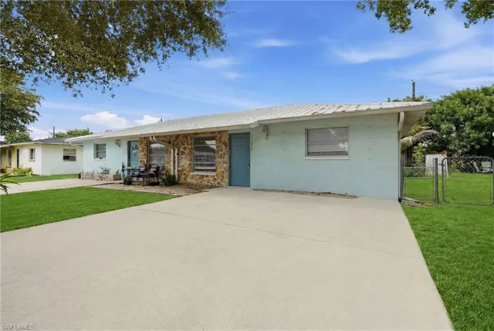 1195 Alhambra Cir, Naples, Florida 34103