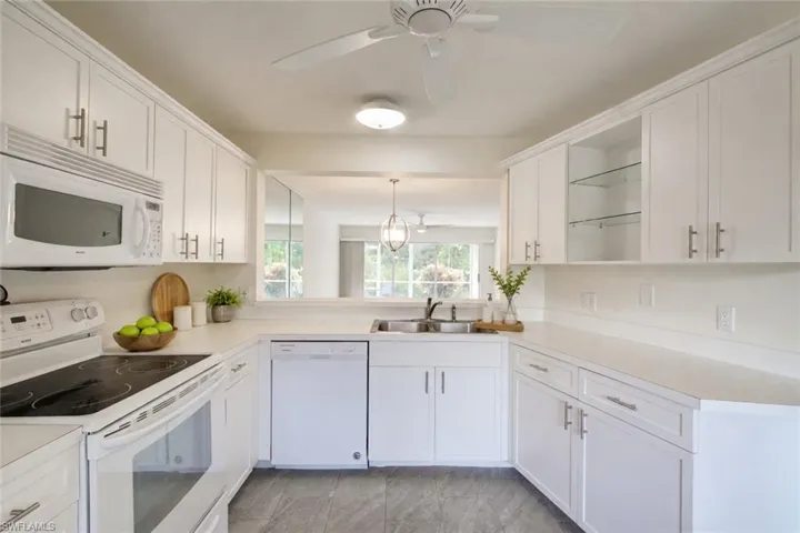 228 Belina Dr 5-605, Naples, Florida 34104
