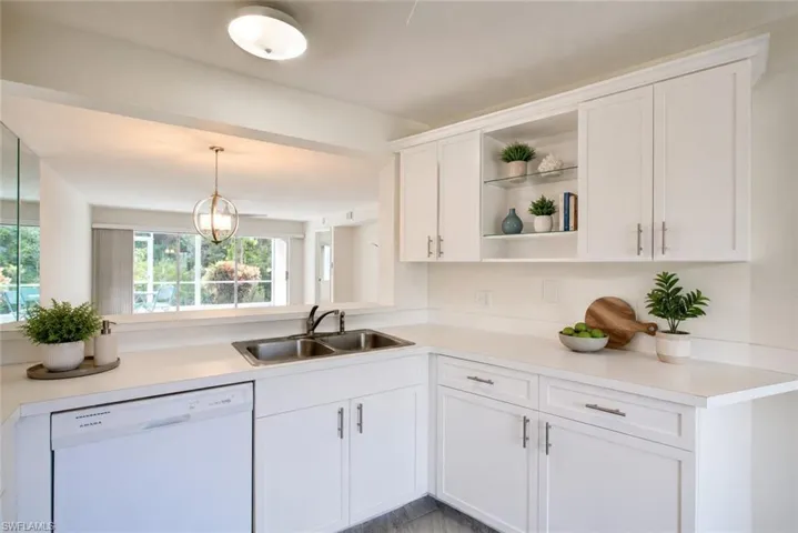 228 Belina Dr 5-605, Naples, Florida 34104