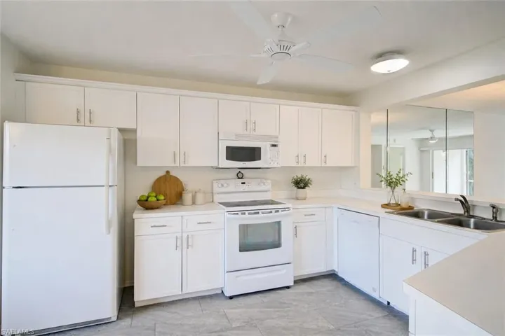 228 Belina Dr 5-605, Naples, Florida 34104