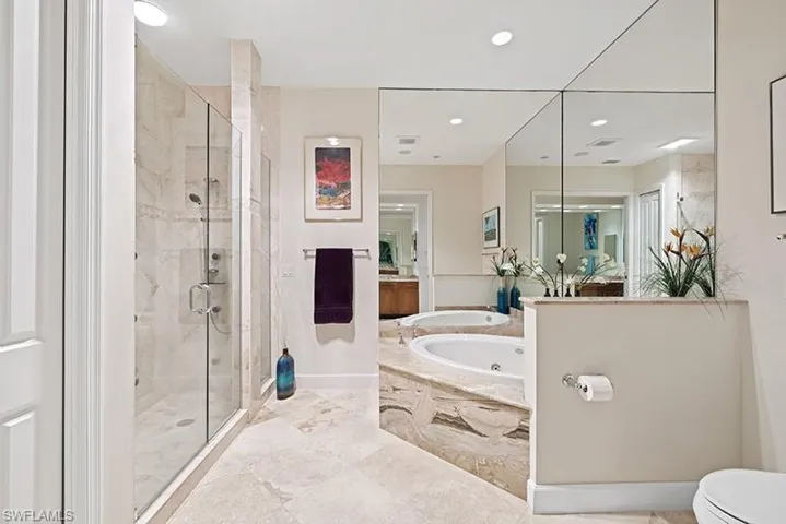 Master bath walk in and shower and garden tub