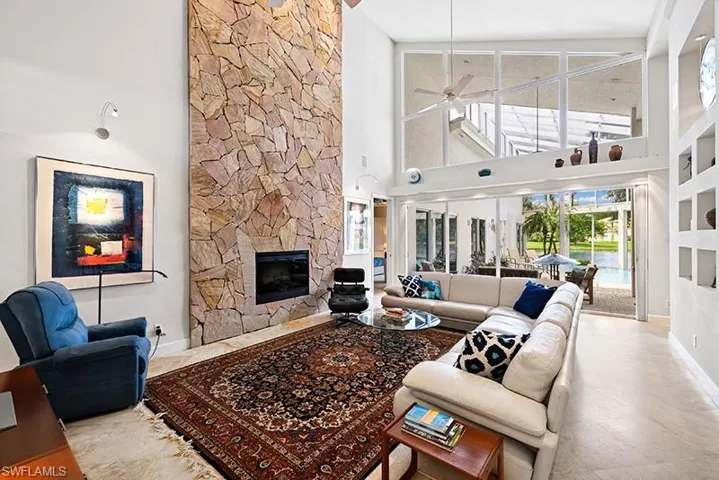 Great Room out to lanai