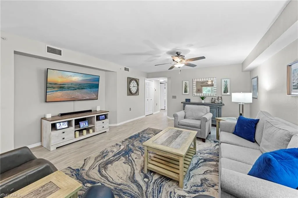 15495 Cedarwood LN, Naples, FL 34110,225063575