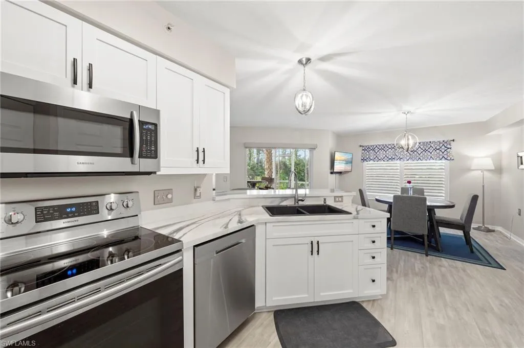 15495 Cedarwood LN, Naples, FL 34110,225063575