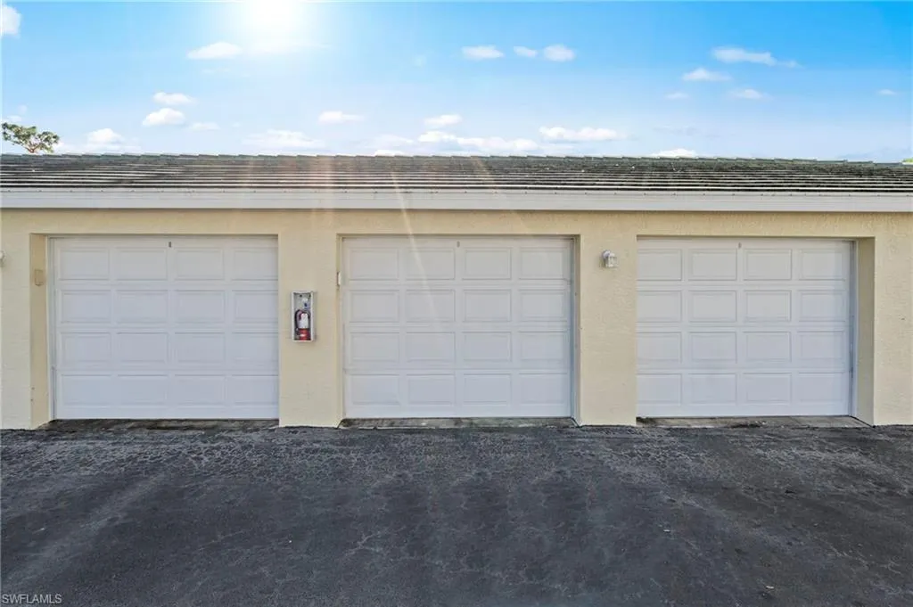 15495 Cedarwood LN, Naples, FL 34110,225063575