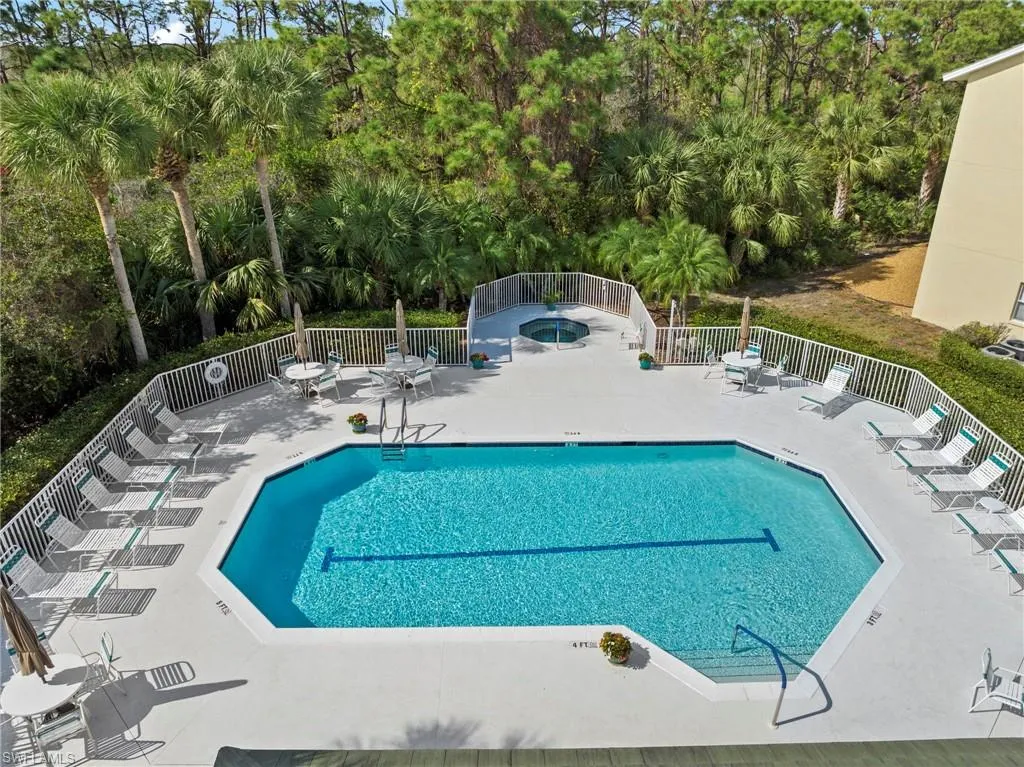 15495 Cedarwood LN, Naples, FL 34110,225063575