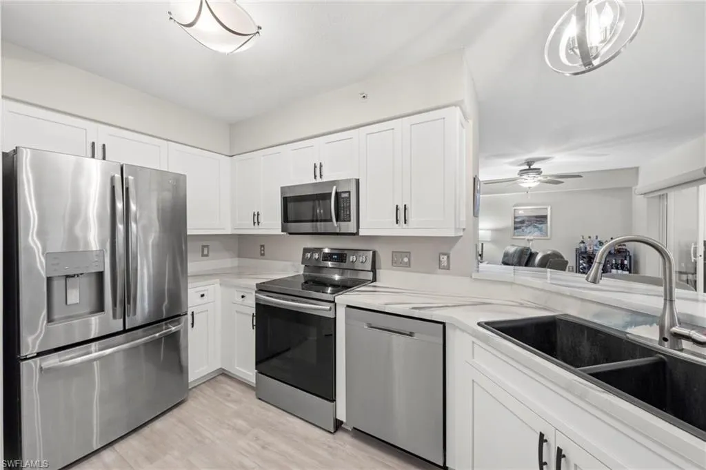 15495 Cedarwood LN, Naples, FL 34110,225063575