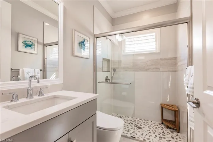 Front guest suite