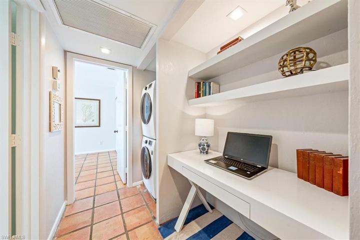 Perfect desk niche!