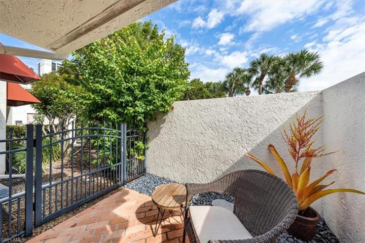 Guest bedroom patio
