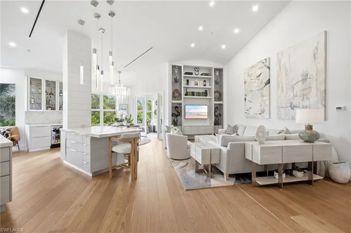 231 Colonade Cir 2203, Naples, Florida 34103