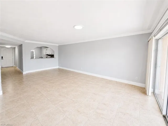 534 Augusta Blvd E104, Naples, Florida 34113