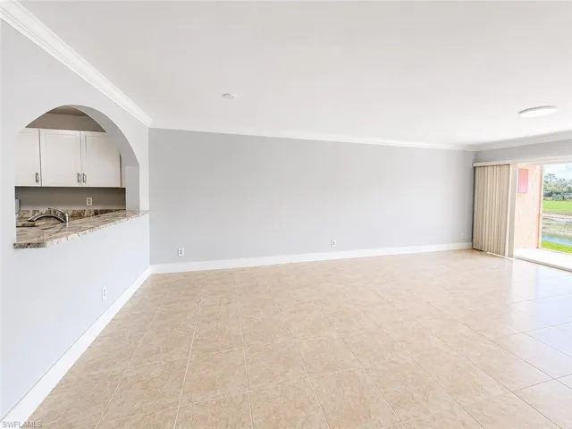 534 Augusta Blvd E104, Naples, Florida 34113