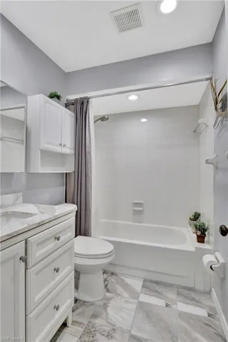 Guest bathroom and Tub