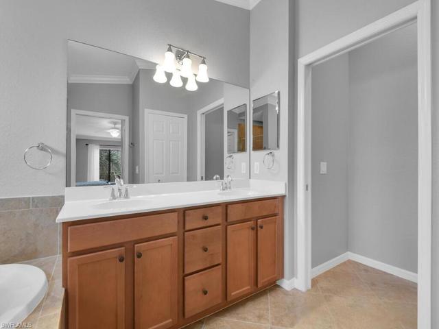 9832  Venezia  CIR, Naples, FL 34113