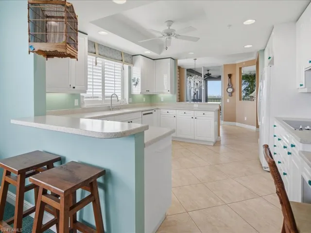 425 Cove Tower Dr 901, Naples, Florida 34110
