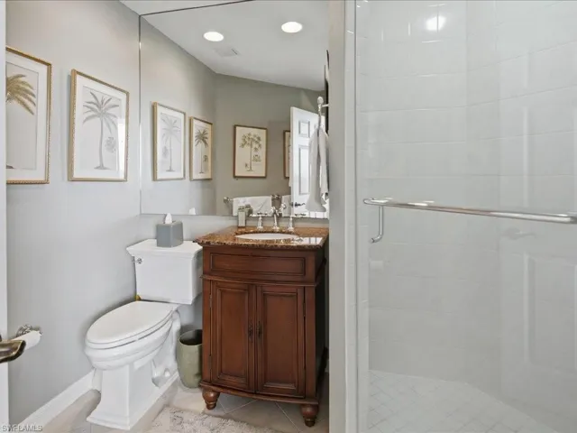 2nd Guest on suite Bath