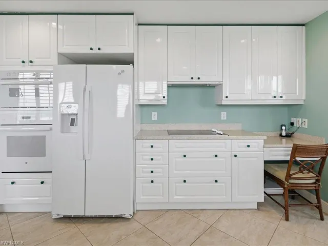 425 Cove Tower Dr 901, Naples, Florida 34110