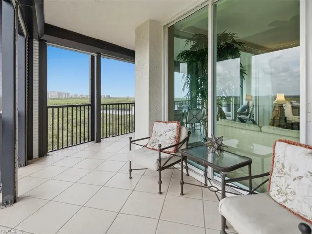 Wrap around towards the breakfast room facing East for Morning Sunrise views