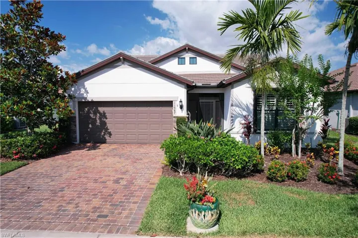 Screened front entryway