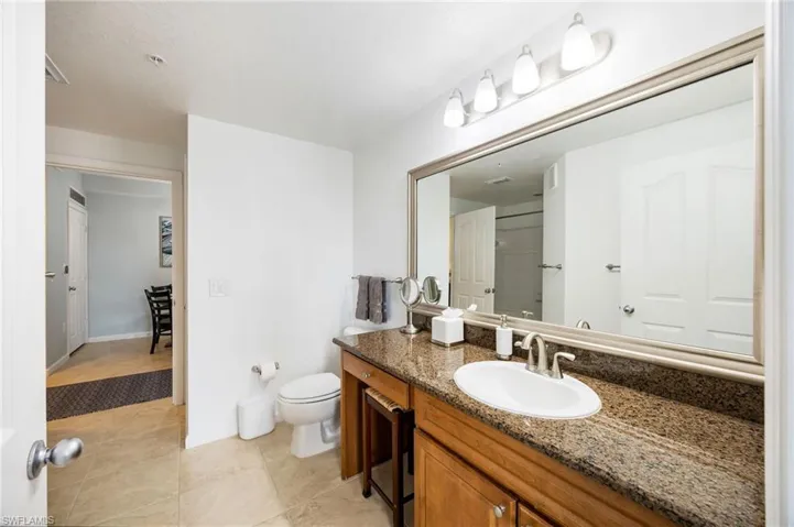 GUEST SUITE VANITY BATH