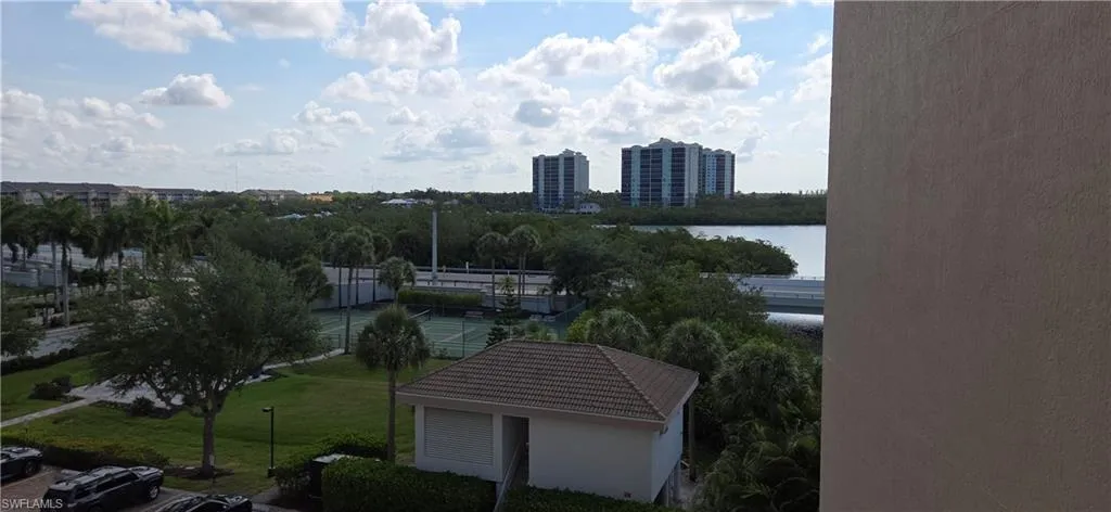 13105  Vanderbilt  DR, Naples, FL 34110