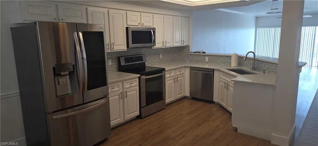 13105  Vanderbilt  DR, Naples, FL 34110