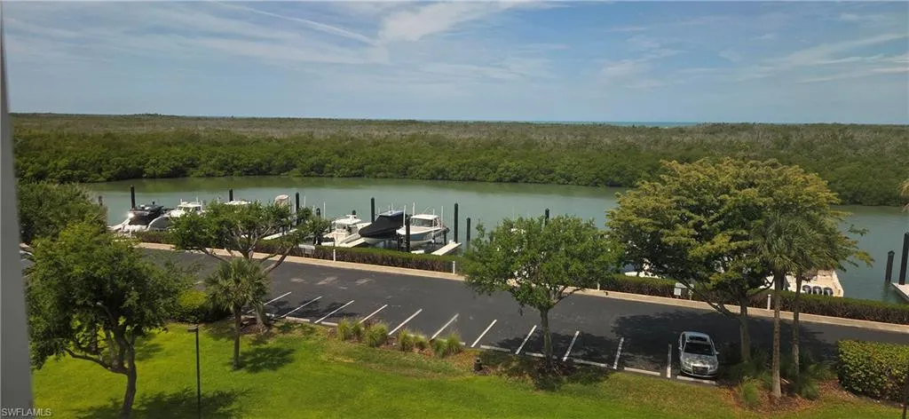 13105  Vanderbilt  DR, Naples, FL 34110